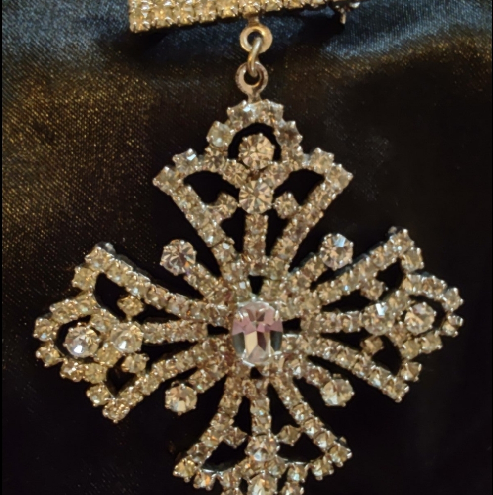 Vintage Rhinestone brooch